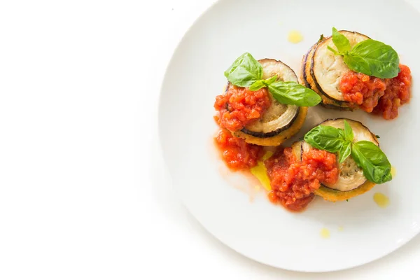 Włoskie jedzenie, pyszne nadziewane bakłażany — Zdjęcie stockowe