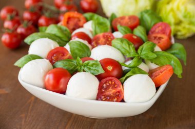Nefis caprese salatası.