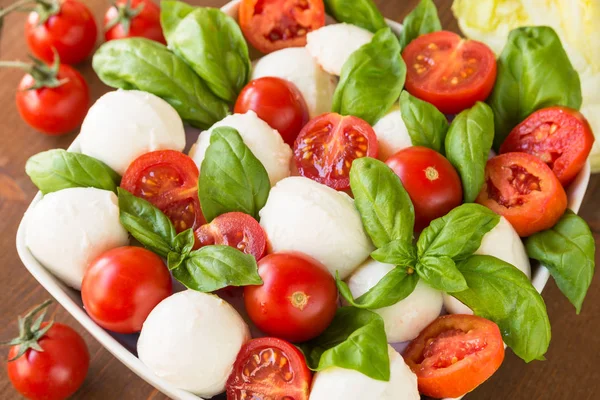 Délicieuse salade de caprese — Photo