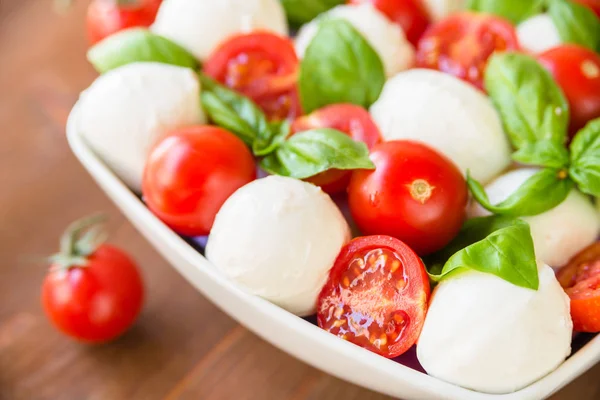 Salată delicioasă de caprese — Fotografie, imagine de stoc