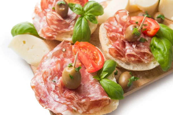 Вкусные итальянские закуски — стоковое фото
