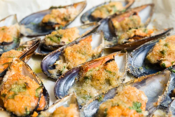 Freshly Baked Gratinated Mussels Mediterranean Food — Stock Photo, Image