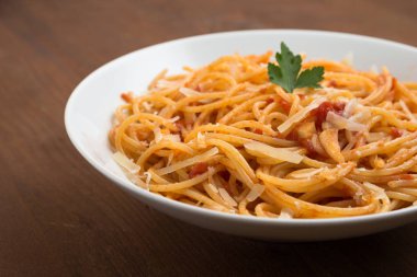 Domates sosu ve kahvaltilari spagetti yemek peynir, İtalyan mutfağı