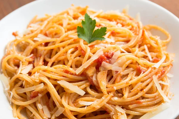 Schotel Van Spaghetti Met Tomatensaus Parmigiano Kaas Italiaanse Keuken — Stockfoto