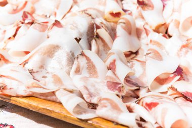 Guanciale, tipik bir İtalyan pastırma tepsi 