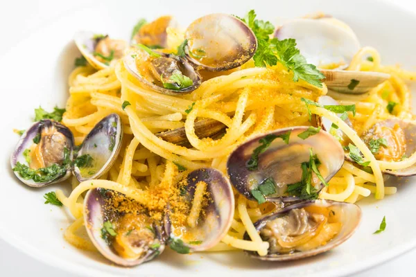 Spaghetti Mit Venusmuscheln Und Bottarga Typische Gerichte Aus Sardinen — Stockfoto
