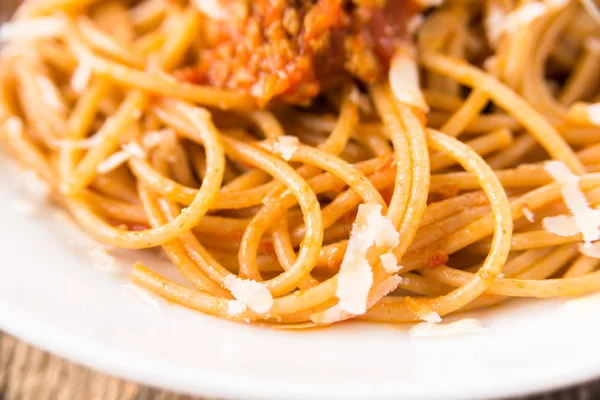 Schotel Van Spaghetti Met Saus Van Ragout Parmigiano — Stockfoto