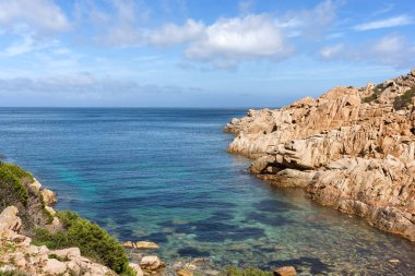 Caprera kıyısında, Sardunya, İtalya