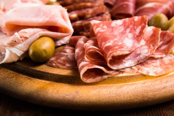 Кусочки Салями Свинины Ветчины Итальянская Кухня — стоковое фото