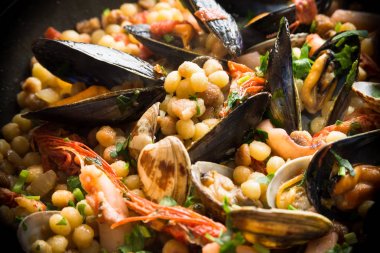 Fregula, deniz ürünleri, Akdeniz mutfağı ile geleneksel Sardunyalı durum buğday irmik 