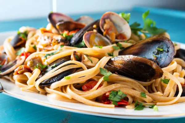 Prato Linguine Allo Scoglio Massa Típica Italiana Com Molho Frutos — Fotografia de Stock