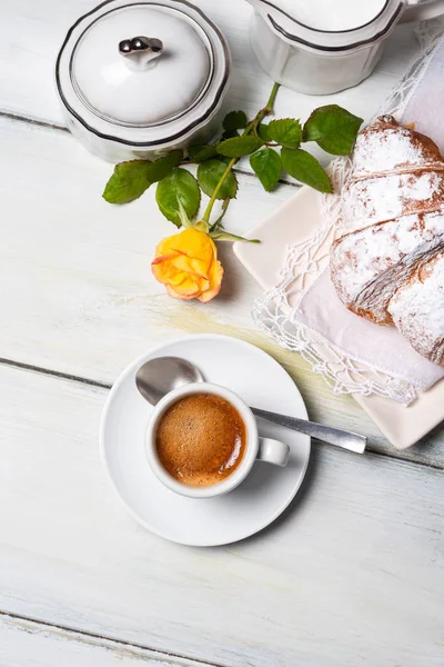 Чашка Кремового Експрессо Круассан Італійський Сніданок — стокове фото