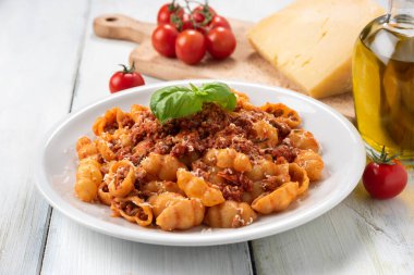 Bolonez ragu soslu İtalyan gnocchi makarnası, İtalyan mutfağı. 