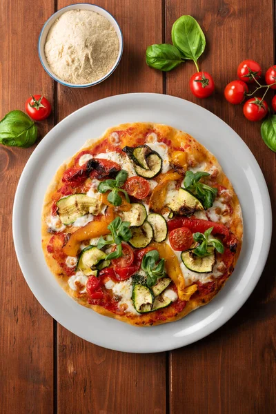 Delicious Vegetarian Pizza Sliced Eggplant Courgettes Pepperoni — Stock Photo, Image
