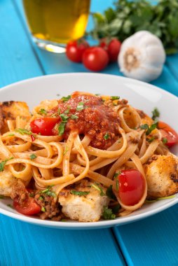 Lezzetli ton balığı soslu makarna, İtalyan mutfağı. 