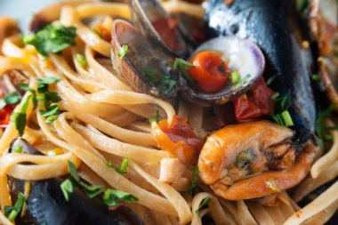 Lezzetli makarna tabağı, deniz ürünleri, İtalyan mutfağı. 