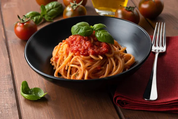 Gerecht Van Heerlijke Klassieke Italiaanse Spaghetti Met Tomatensaus — Stockfoto