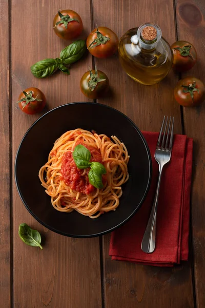 Prato Espaguete Italiano Clássico Delicioso Com Molho Tomate — Fotografia de Stock