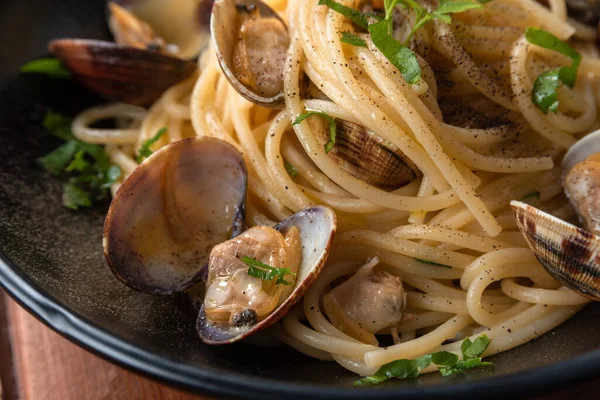 Вкусное Итальянское Спагетти Моллюсками Типичная Неаполитанская Еда — стоковое фото