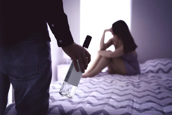 Drunk Man Sad Upset Woman Alcohol Problem Alcoholism Relationship Concept — Stock Photo, Image