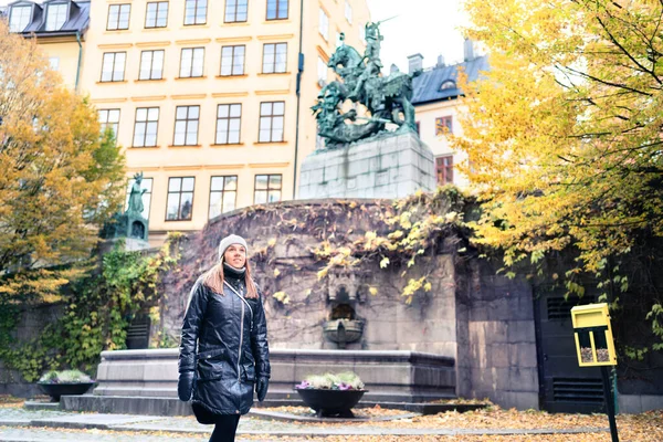 Persoon Wandelen Stockholm Oude Stad Gamla Stan Winter Herfst Gele — Stockfoto