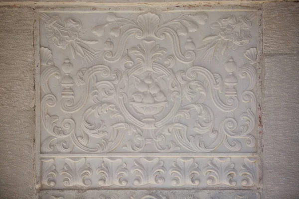 Le bas-relief sur la façade d'un bâtiment historique — Photo