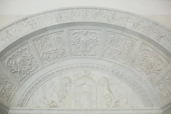 Le bas-relief sur la façade d'un bâtiment historique — Photo