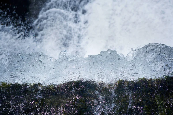 Gebirgswasserfall Wald Ein Großer Lärmender Wasserstrom Eine Wilde Natürliche Quelle — Stockfoto