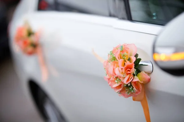 Samenstelling Gemaakt Door Bloemisten Van Verse Bloemen Vakantie Auto — Stockfoto