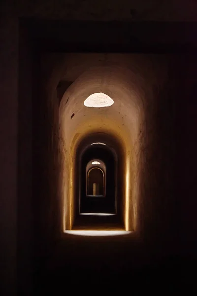 Antique Donjon Pierre Sous Château Ancien Bâtiment Moyen Âge Vieux — Photo