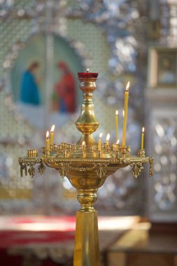 Sarı mum mumları Hıristiyan kilisesinde yakılır.