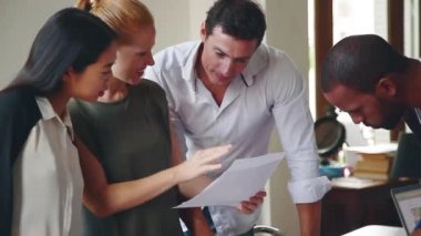 Takım arkadaşları birlikte çalışma