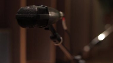 kayıt stüdyosu tribünde üzerinde mikrofon