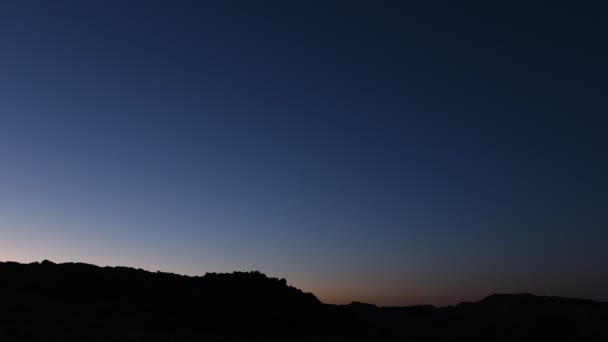 在山中的宁静日出 — 图库视频影像