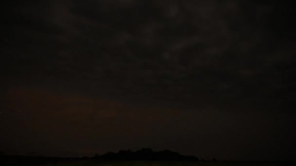 云层逐渐部分揭示恒星 — 图库视频影像