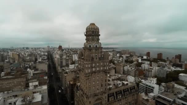 Palacio Salvo in Montevideo, Uruguay — Stok video