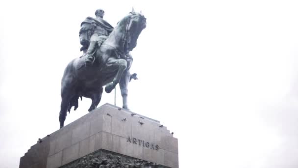 何塞 · 杰尔瓦西奥阿蒂加斯纪念碑和陵墓 — 图库视频影像