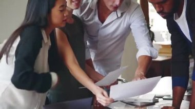 Takım arkadaşları birlikte çalışma