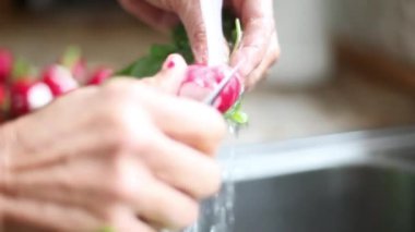 Kadın çamaşır turp