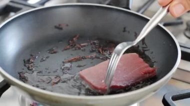 Searing Taze orkinos pan