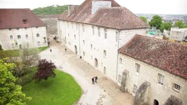 Citadel Besancon yürüyen turist
