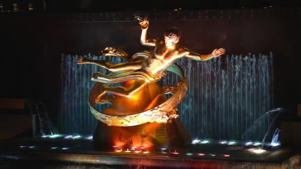 Statue of Prometheus and fountain at Rockefeller Center — Stock Video
