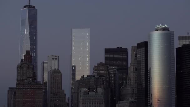 Небоскрёбы в сумерках, Манхэттен — стоковое видео