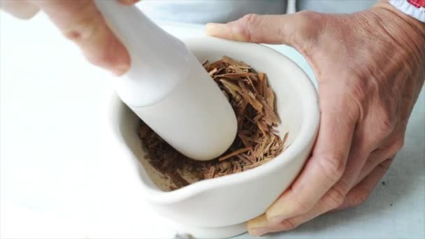 Person using mortar and pestle to grind ingredients — Stock Video