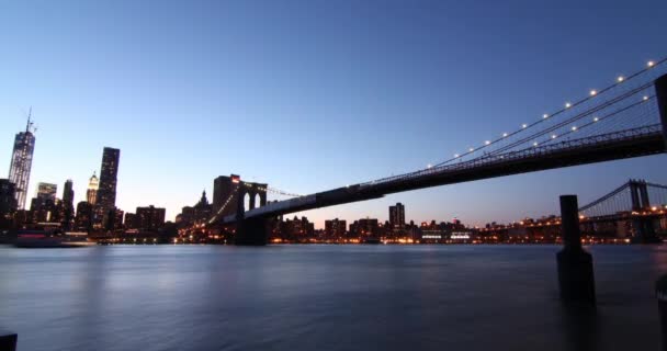 Brooklyn Bridge en Lower Manhattan — Stockvideo