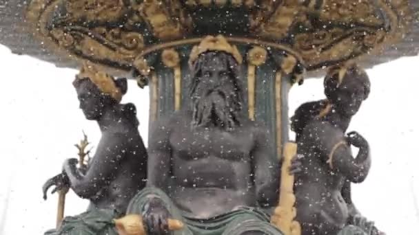 Statues at Fontaine des Mers — Stockvideo