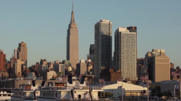 The Empire State Building and neighboring skyscrapers — Stock Video