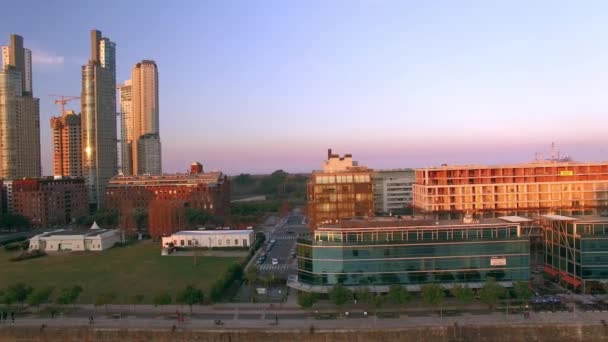 高耸的摩天大楼和新建成的办公楼 — 图库视频影像