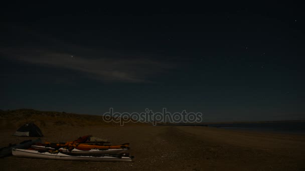 在沙滩上露营过夜 — 图库视频影像