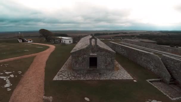 Kapelle auf der fortaleza de santa teresa — Stockvideo